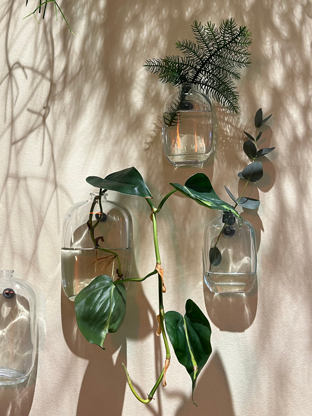 Muurvaasje doorzichtig glas met spijkergaatje, maat S